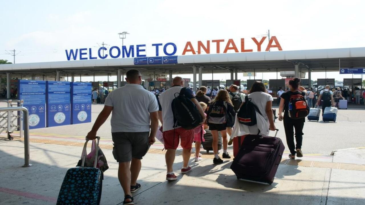 Türkiye'yi ziyaret eden yabancı sayısı kasımda yüzde 8,25 arttı