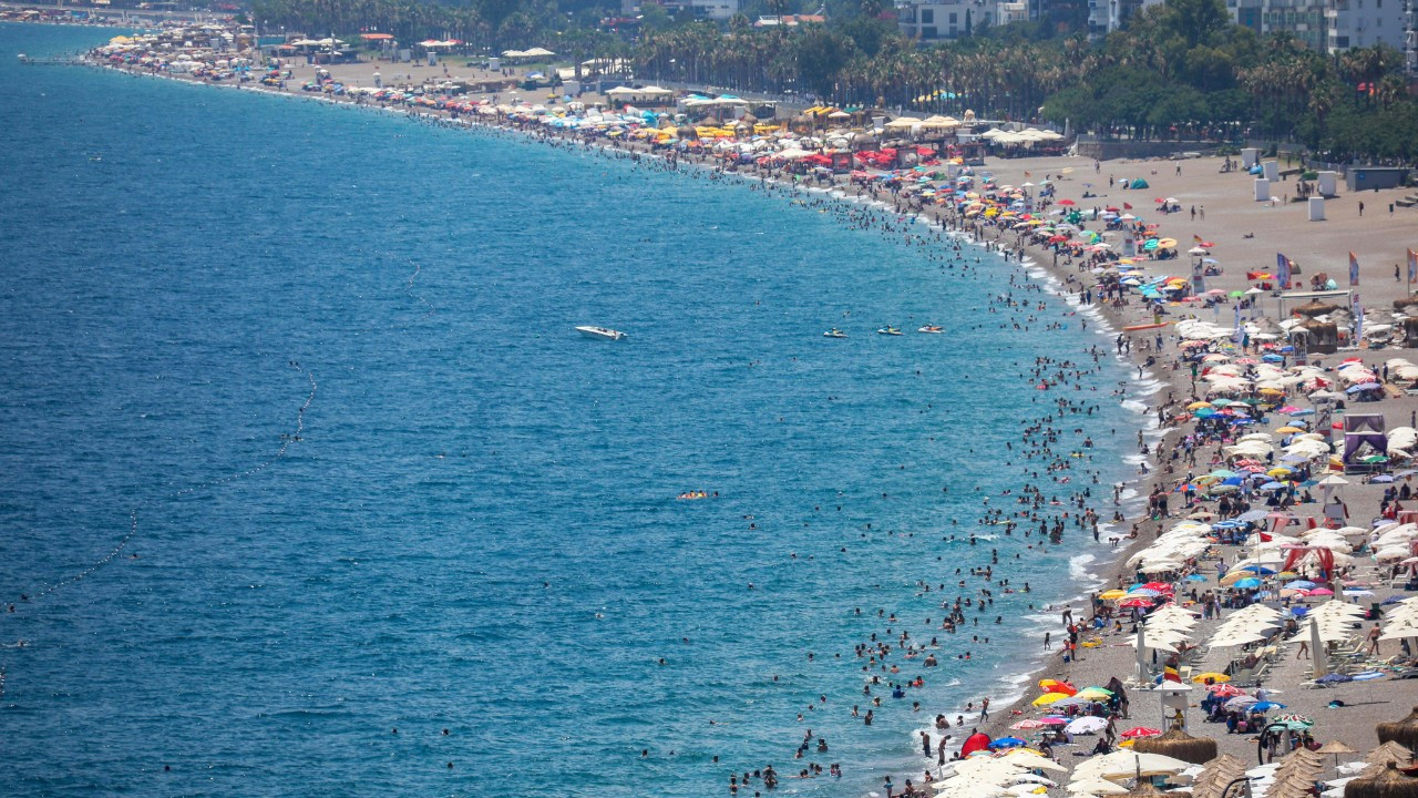 Savaşın vurduğu turizme bayram tatilinde yerli turist nefes oldu